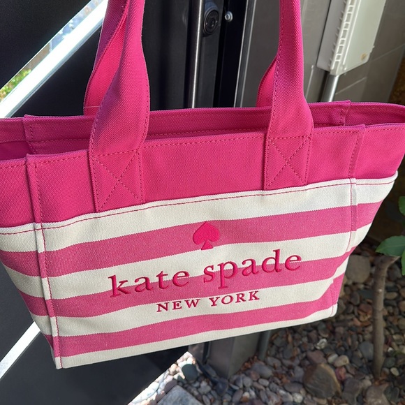 kate spade Handbags - Pre owned 🩷 NEW KATE SPADE NEW YORK BEACH TOTE!PINK AND WHITE LARGE TOTE!